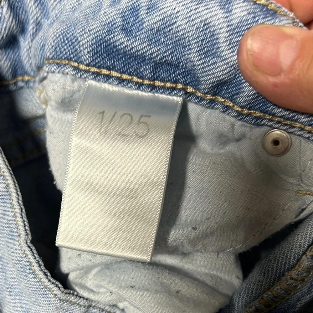 Simple society Relaxed women, Light Blue Distressed Jeans